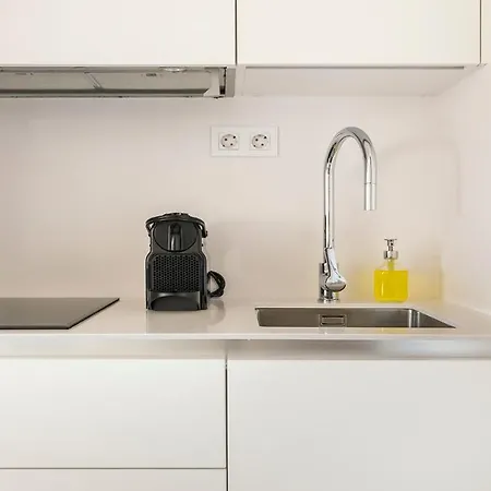 Plum Guide - Roof Portal Apartment